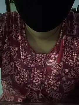 Snapshot of Tamillaxmi12 chatting on 04-01-26, 02:14 Tamillaxmi12 online show from 04-01-26, 02:14