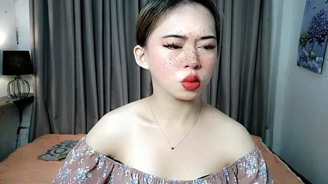 Snapshot of Seductive_sophie chatting on 05-25-26, 03:01 Seductive sophie online show from 05-25-26, 03:01