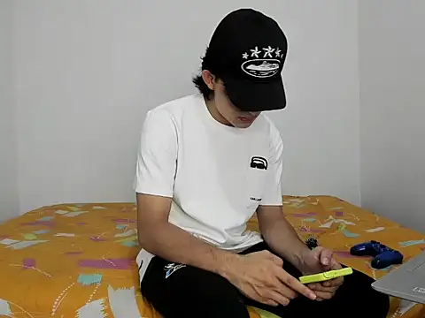 monky 0002 online show from 05-24-26, 08:36