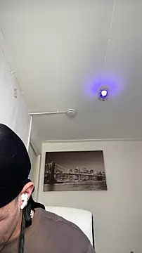 Snapshot of TitanNoir chatting on 04-07-26, 12:05 TitanNoir online show from 04-07-26, 12:05