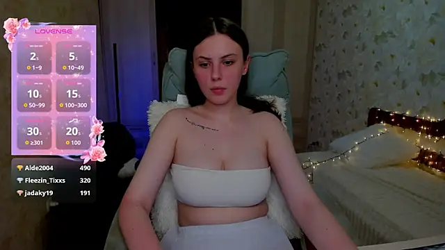 LoraTempt online show from 05-17-26, 07:32