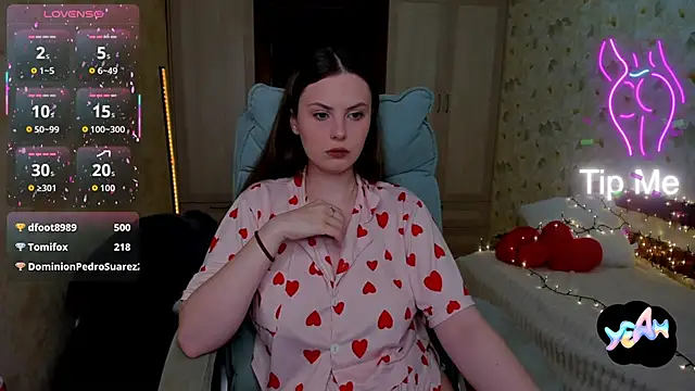 LoraTempt online show from 06-07-26, 04:33