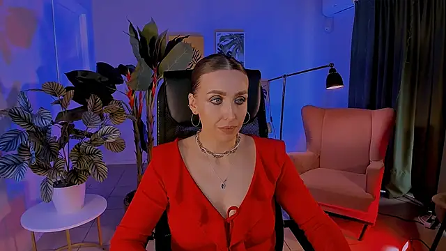 Snapshot of MonicaRiley chatting on 06-02-26, 03:25 MonicaRiley online show from 06-02-26, 03:25