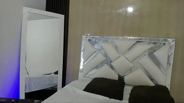 Nina vegas online show from 06-09-26, 01:34