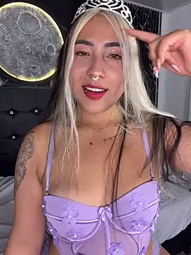 Snapshot of ManuelaVeeleez chatting on 06-14-26, 06:04 ManuelaVeeleez online show from 06-14-26, 06:04