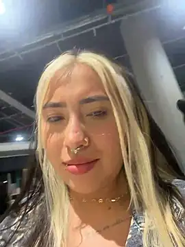 Snapshot of ManuelaVeeleez chatting on 06-20-26, 02:25 ManuelaVeeleez online show from 06-20-26, 02:25