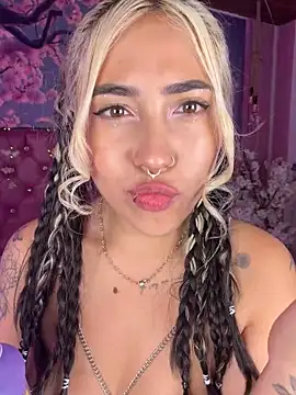 Snapshot of ManuelaVeeleez chatting on 06-28-26, 07:36 ManuelaVeeleez online show from 06-28-26, 07:36