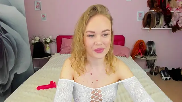 HannahWillow online show from 04-04-26, 06:22