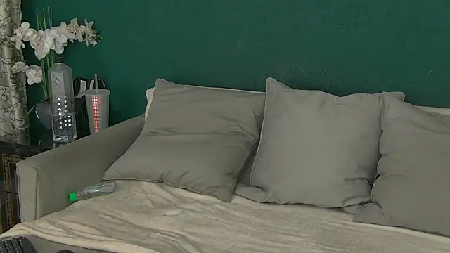 SkinnyNatty online show from 05-22-26, 03:57