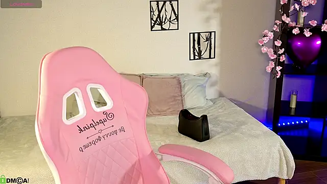 Sugar Kitten12 online show from 04-13-26, 01:00