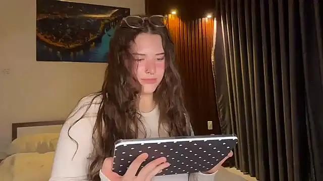 KristieKitty online show from 05-18-26, 06:36