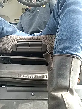 Snapshot of youp8444 chatting on 04-11-26, 12:42 youp8444 online show from 04-11-26, 12:42