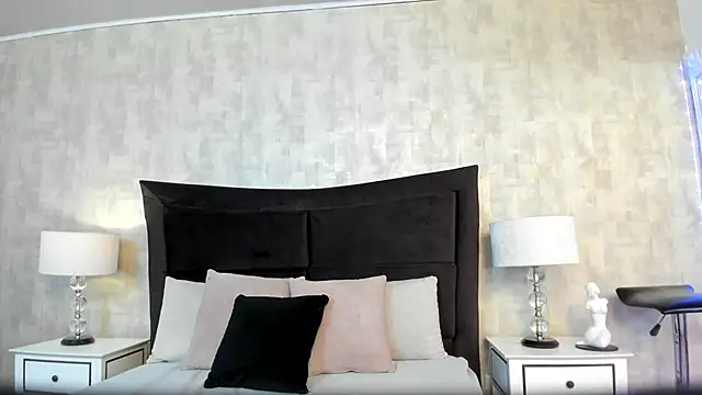 Snapshot of CynthiaMore chatting on 04-17-26, 01:03 CynthiaMore online show from 04-17-26, 01:03