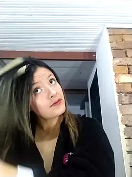Snapshot of CynthiaMore chatting on 05-11-26, 04:04 CynthiaMore online show from 05-11-26, 04:04