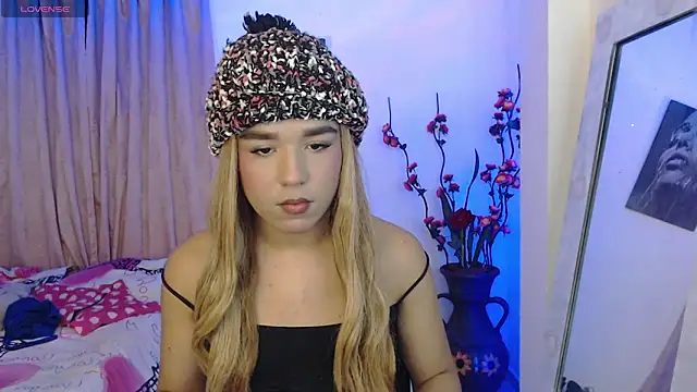 Candyy doll   online show from 03-06-26, 08:05