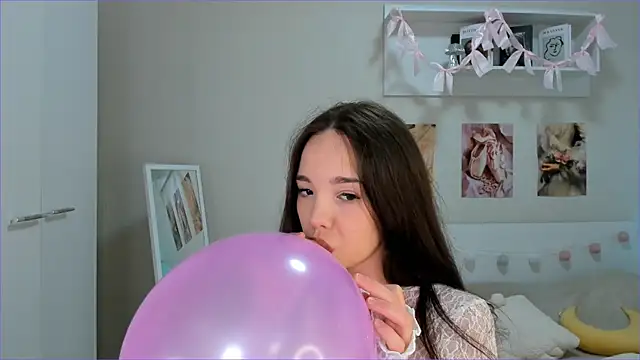 Snapshot of Milly_Lane chatting on 03-28-26, 03:28 Milly Lane online show from 03-28-26, 03:28