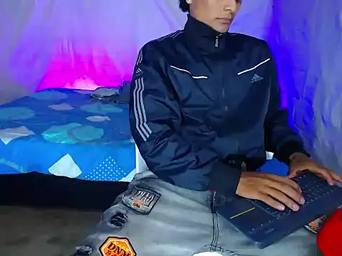 Snapshot of TAURUS_5 chatting on 03-08-26, 01:25 TAURUS 5 online show from 03-08-26, 01:25