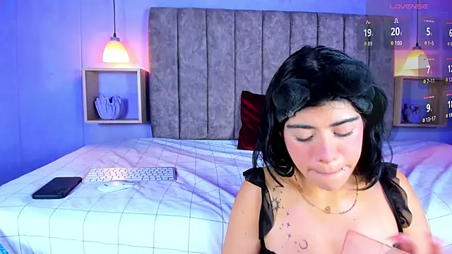 Zoe Axel1 online show from 04-18-26, 07:58