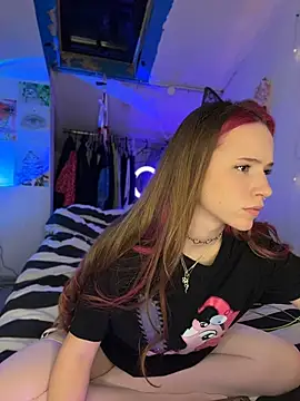 Ameliamoooon online show from 04-18-26, 07:07