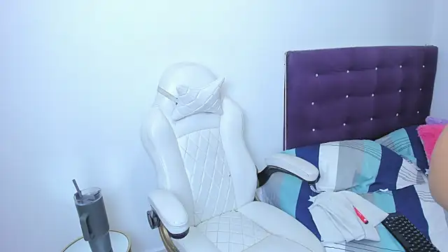 madelinesquirt online show from 03-24-26, 07:08