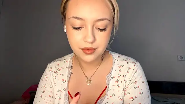 WonderedFlair online show from 04-08-26, 06:35