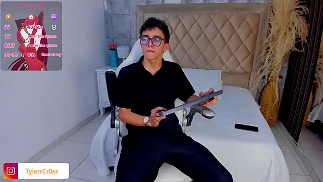 TylerCross  online show from 04-01-26, 08:17