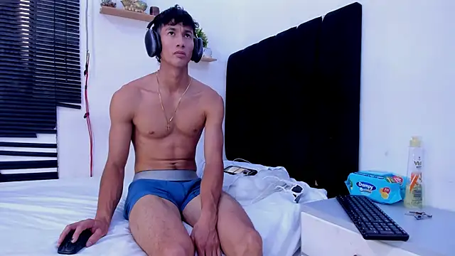 Snapshot of angel_boy02 chatting on 07-10-26, 09:06 angel boy02 online show from 07-10-26, 09:06