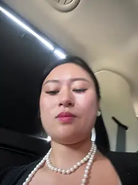 Yolanda9 online show from 05-18-26, 04:07