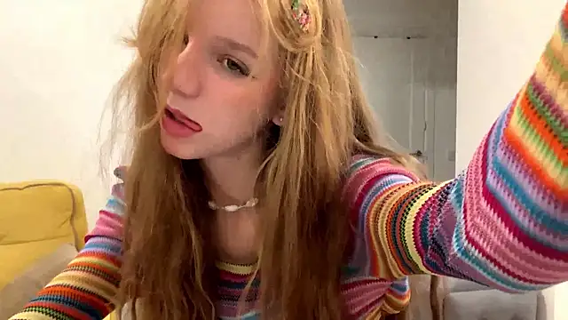Kissme Kira online show from 05-08-26, 01:11
