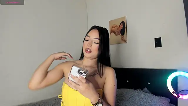 AnthonellaSweet  online show from 04-28-26, 03:33