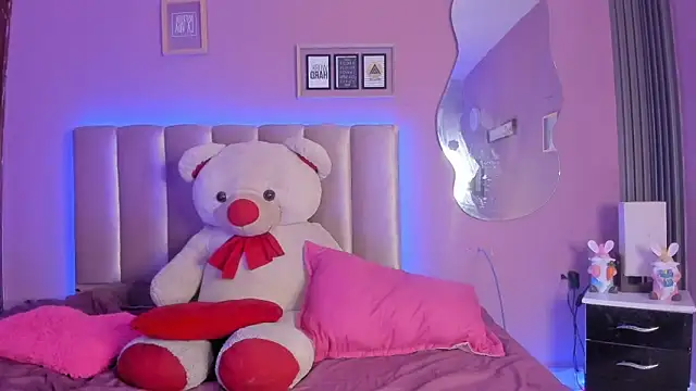 nikkita dragon  online show from 04-12-26, 08:14