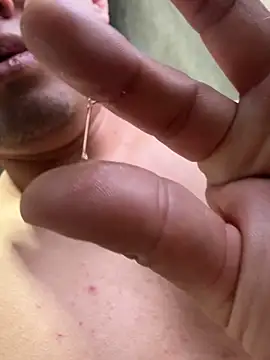 Snapshot of GoldenM95 chatting on 03-10-26, 06:35 GoldenM95 online show from 03-10-26, 06:35