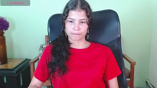 Snapshot of ChalonVera chatting on 04-22-26, 08:21 ChalonVera online show from 04-22-26, 08:21