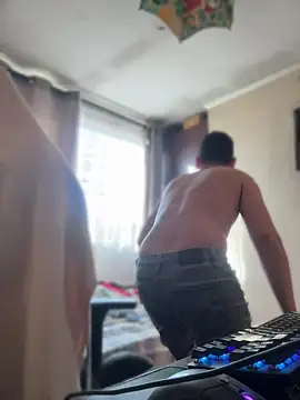 Cr1sXPorn online show from 04-24-26, 08:11