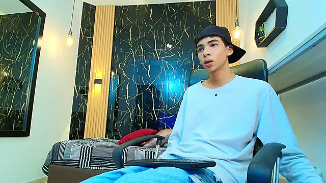 ValeriHot 1 online show from 04-18-26, 03:32