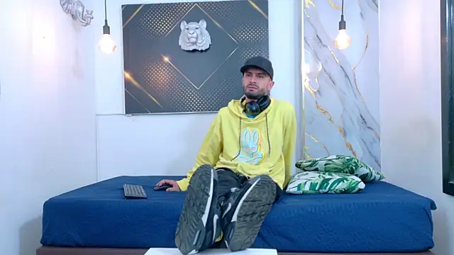 Snapshot of KingOfTemptation chatting on 06-18-26, 03:51 KingOfTemptation online show from 06-18-26, 03:51