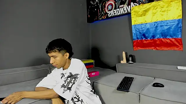 Ender h0tt online show from 06-19-26, 01:48
