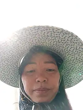 Yellow-pink online show from 04-21-26, 02:51