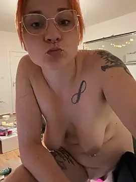 Fiebie licious  online show from 05-12-26, 05:04