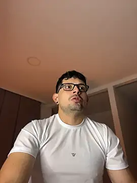 TroyeSavage online show from 05-07-26, 10:20