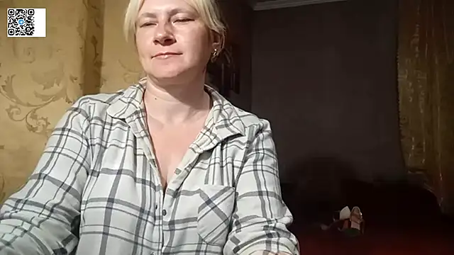 DiamondLady555 online show from 06-15-26, 07:05
