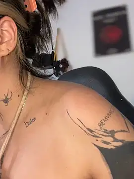 Snapshot of CarolQueen1_ chatting on 03-11-26, 02:23 CarolQueen1 online show from 03-11-26, 02:23