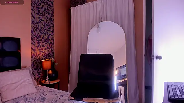 Snapshot of july_quinzel chatting on 06-28-26, 02:28 july quinzel online show from 06-28-26, 02:28