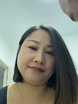 Snapshot of xiaoyi-10 chatting on 04-10-26, 10:53 xiaoyi-10 online show from 04-10-26, 10:53