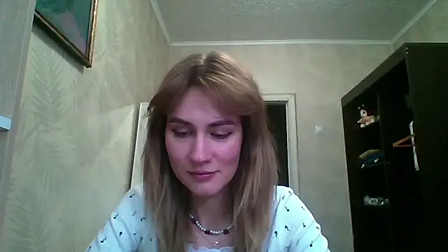 ElenoreHolguin online show from 04-21-26, 09:04