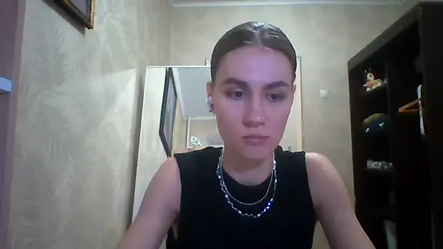 ElenoreHolguin online show from 04-26-26, 07:33