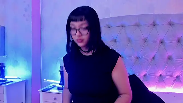 Snapshot of LilithBluum chatting on 07-03-26, 12:55 LilithBluum online show from 07-03-26, 12:55