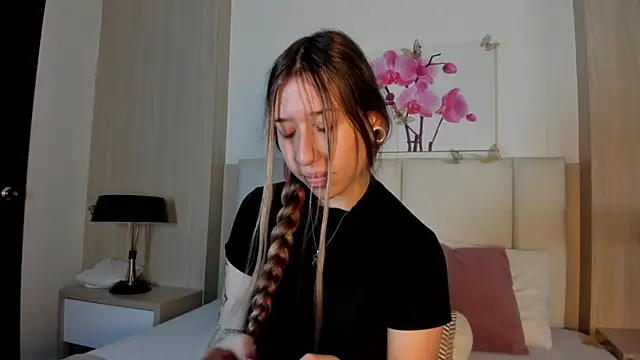Snapshot of AmberVegaa chatting on 04-12-26, 04:56 AmberVegaa online show from 04-12-26, 04:56