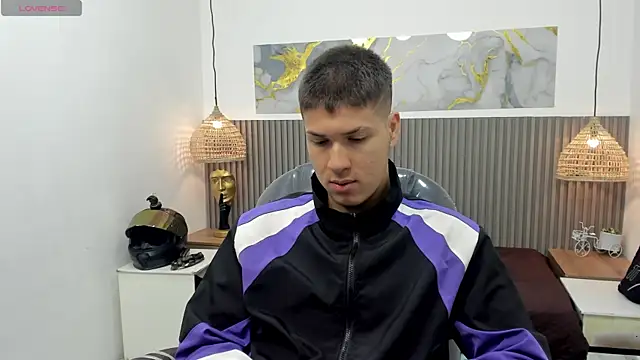 AlessandroFranco online show from 04-23-26, 01:24