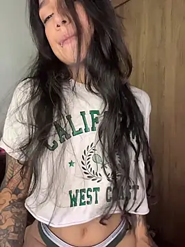 Twoshotsparty420 online show from 04-28-26, 02:55